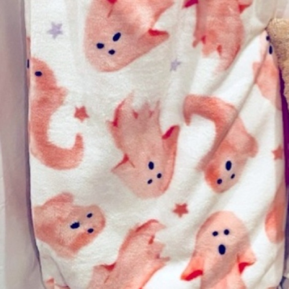 Deco Summerween/Halloween White & Pink Ghost Throw Plush Blanket, Brand New! - Picture 2 of 3